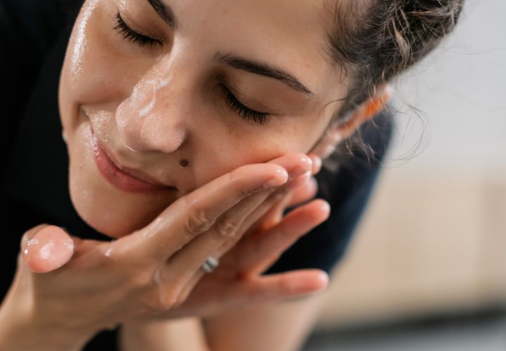 Cleanse Away Aging: The 5 Best Anti-Aging Face Washes for Youthful Skin