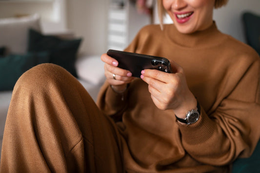 Smartphone games based on skincare and makeovers