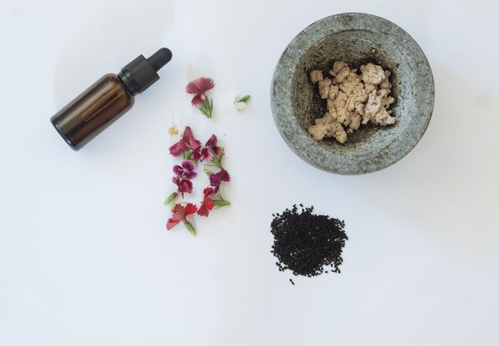 Witch Hazel on Face: Benefits and Side Effects Explained