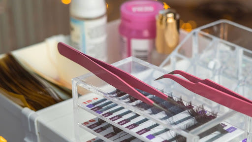 What Should Be in Your Training Kit? Evaluating Lash Course Supplies