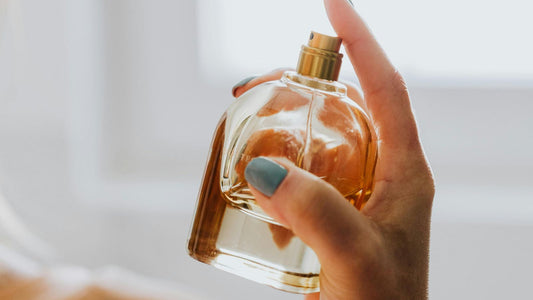 How to Select Fragrance That Enhances Simple Outfit Choices