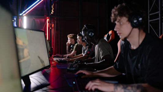 The Rise of Female Gaming Streamers: Influencers Shaping the Industry